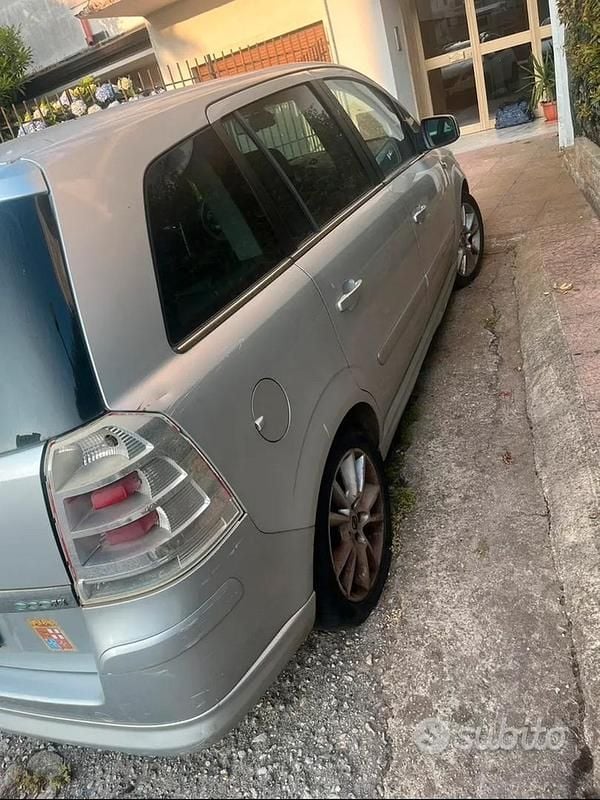 Usata Opel Zafira 140 CV (102 kW) 2012 Grigio Monovolume