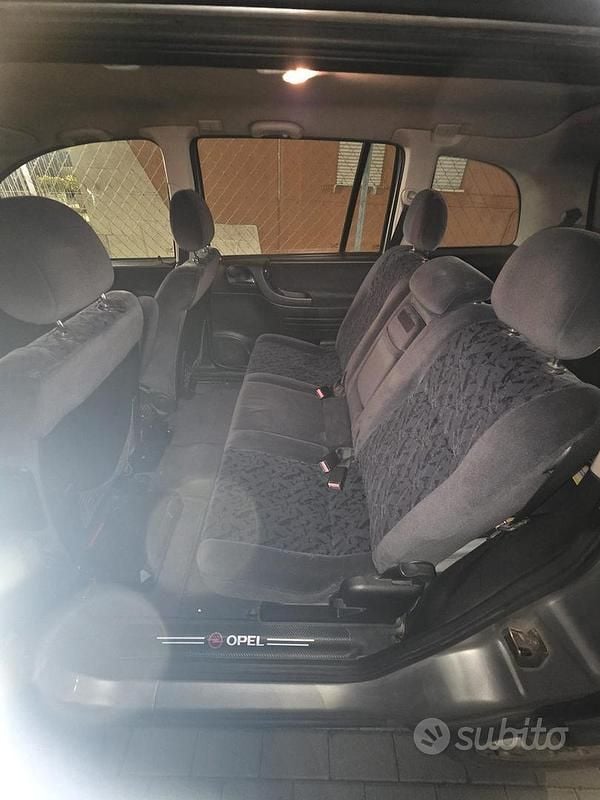Usata Opel Zafira 82 CV (60 kW) 1999 Grigio Monovolume