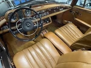 Usata Mercedes 280 SE 160 CV (117 kW) 1970 Marrone Cabrio