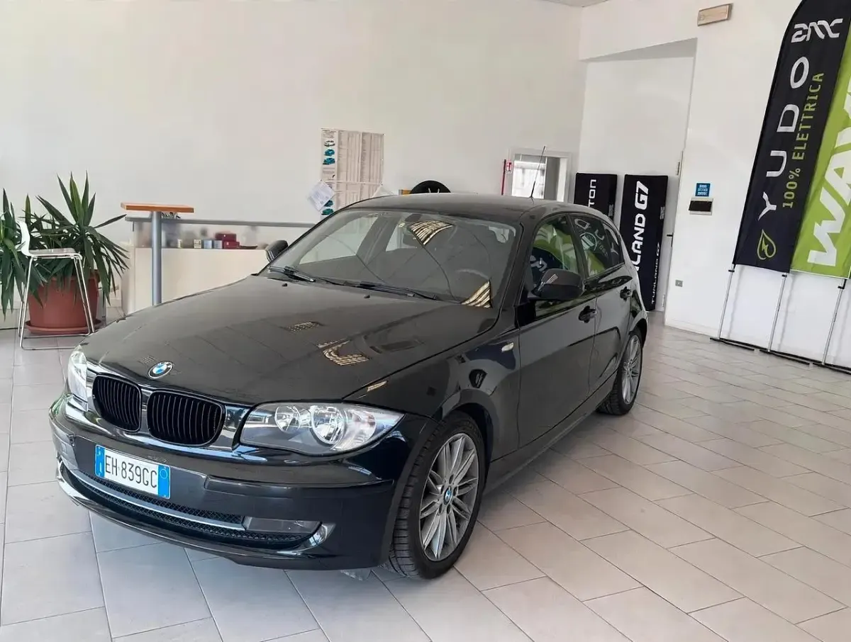 Usata BMW 118 142 CV (104 kW) 2011 Nero Utilitaria
