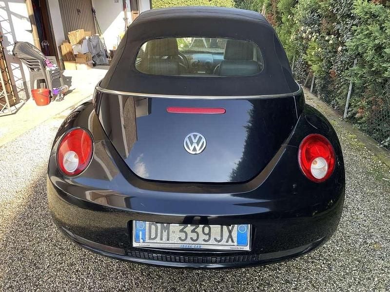 Usata VW New Beetle 105 CV (77 kW) 2007 Nero Utilitaria