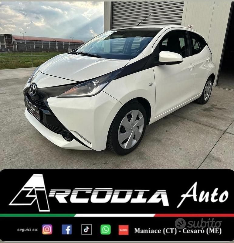 Bianco Usata 2017 Toyota Aygo X-Black Due volumi | 9000 € (Buon prezzo) - Immagine 1/4