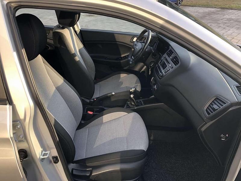 Usata Hyundai i20 84 CV (61 kW) 2016 Argento Utilitaria