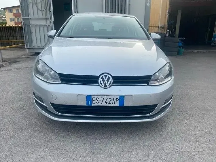 Używany VW Golf VII Comfortline 105 KM (77 kW) 2013 Srebrny Sedan/Limuzyna