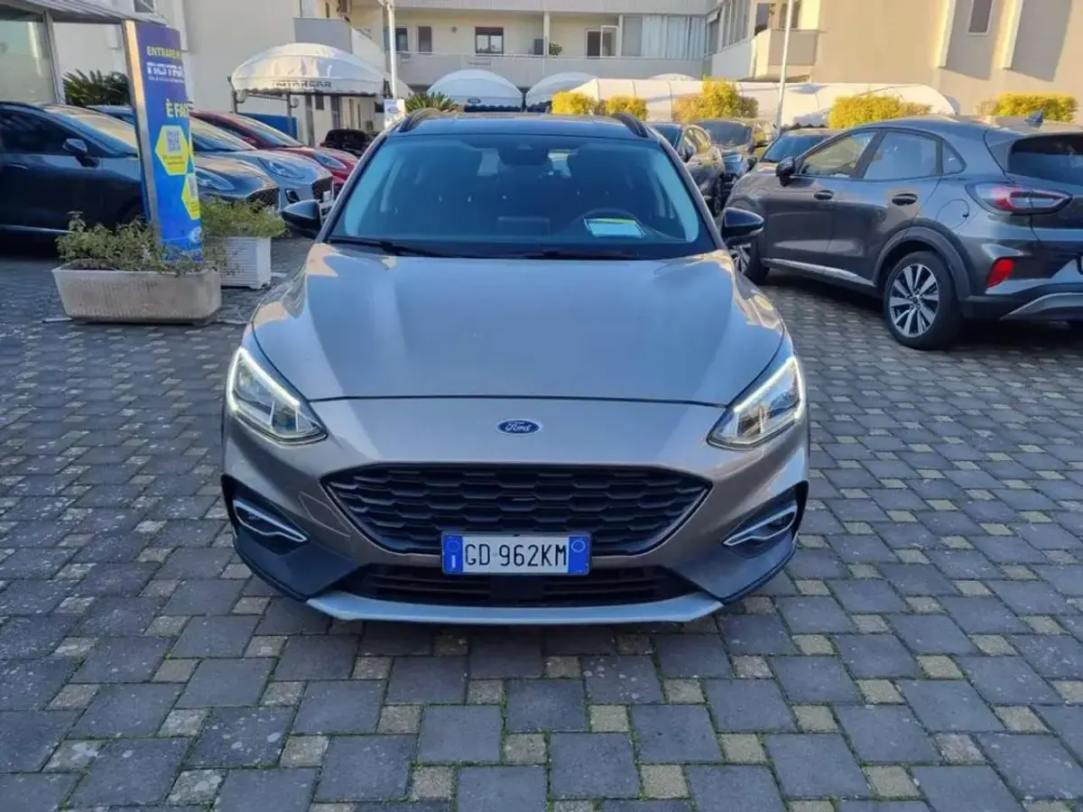 Usata Ford Focus Active 125 CV (91 kW) 2020 Beige metallizzato Berlina