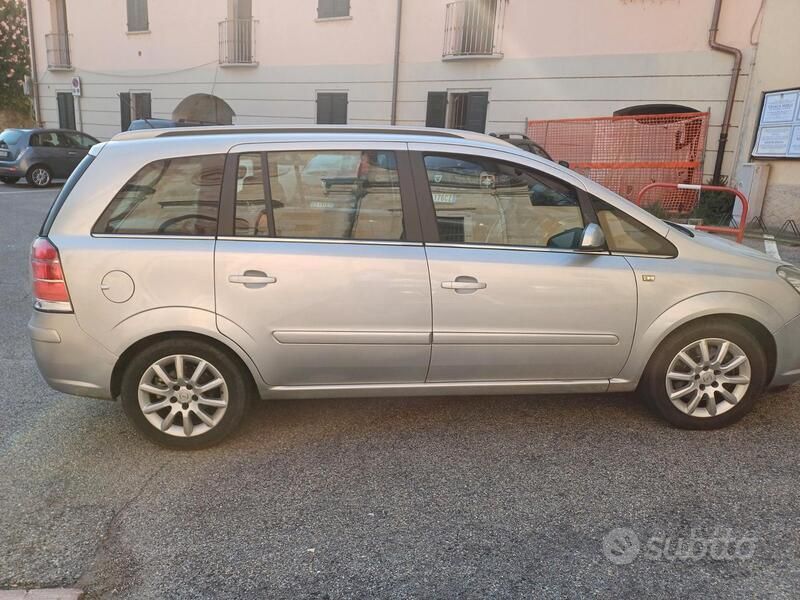 Usata Opel Zafira 120 CV (88 kW) 2007 Grigio Monovolume