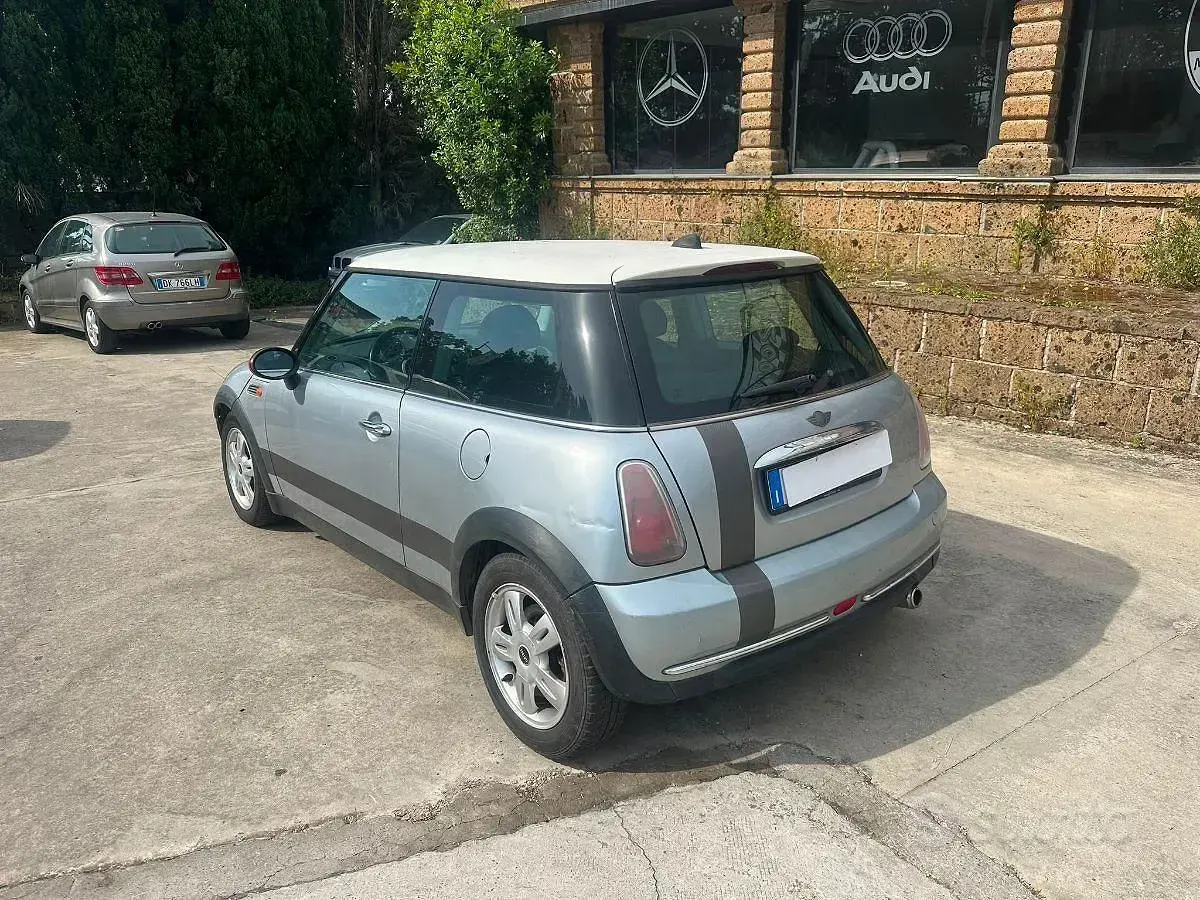 Usata Mini Cooper 116 CV (85 kW) 2005 Grigio Utilitaria
