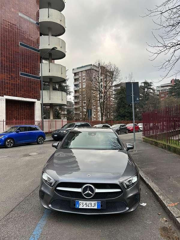 Usata Mercedes A200 163 CV (119 kW) 2018 Grigio Berlina