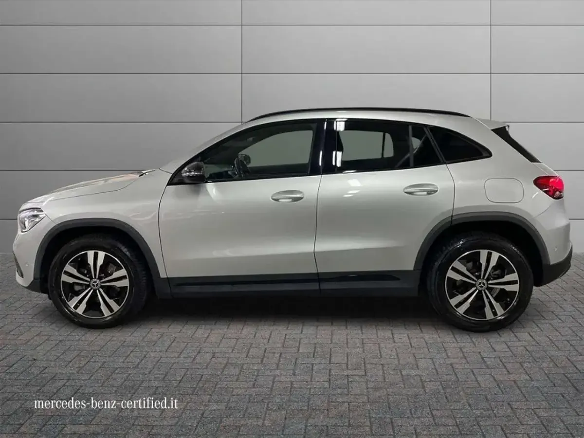 Usata Mercedes GLA200 Premium 150 CV (110 kW) 2021 Argento iridio SUV