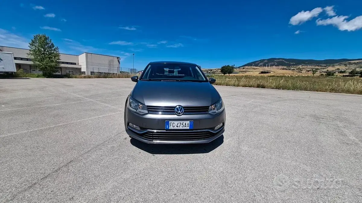 Usata VW Polo Comfortline 75 CV (55 kW) 2015 Grigio Berlina
