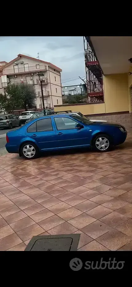Usata VW Bora 130 CV (95 kW) 2002 Blu Berlina