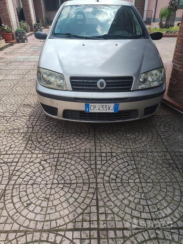 Usata Fiat Punto 60 CV (44 kW) 2005 Grigio Berlina