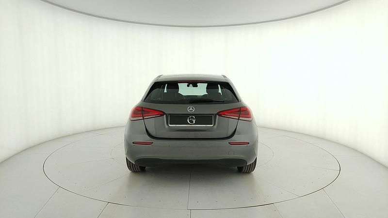 Usata Mercedes A180 116 CV (85 kW) 2022 Grigio Berlina