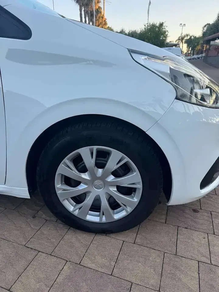 Usata Peugeot 208 Active 82 CV (60 kW) 2018 Bianco Utilitaria