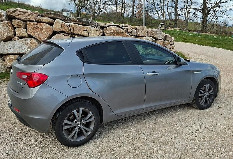 Usata Alfa Romeo Giulietta 120 CV (88 kW) 2017 Grigio Utilitaria