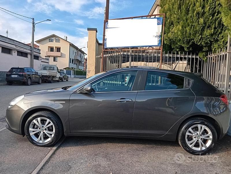 Usata Alfa Romeo Giulietta Exclusive 105 CV (77 kW) 2013 Grigio Berlina
