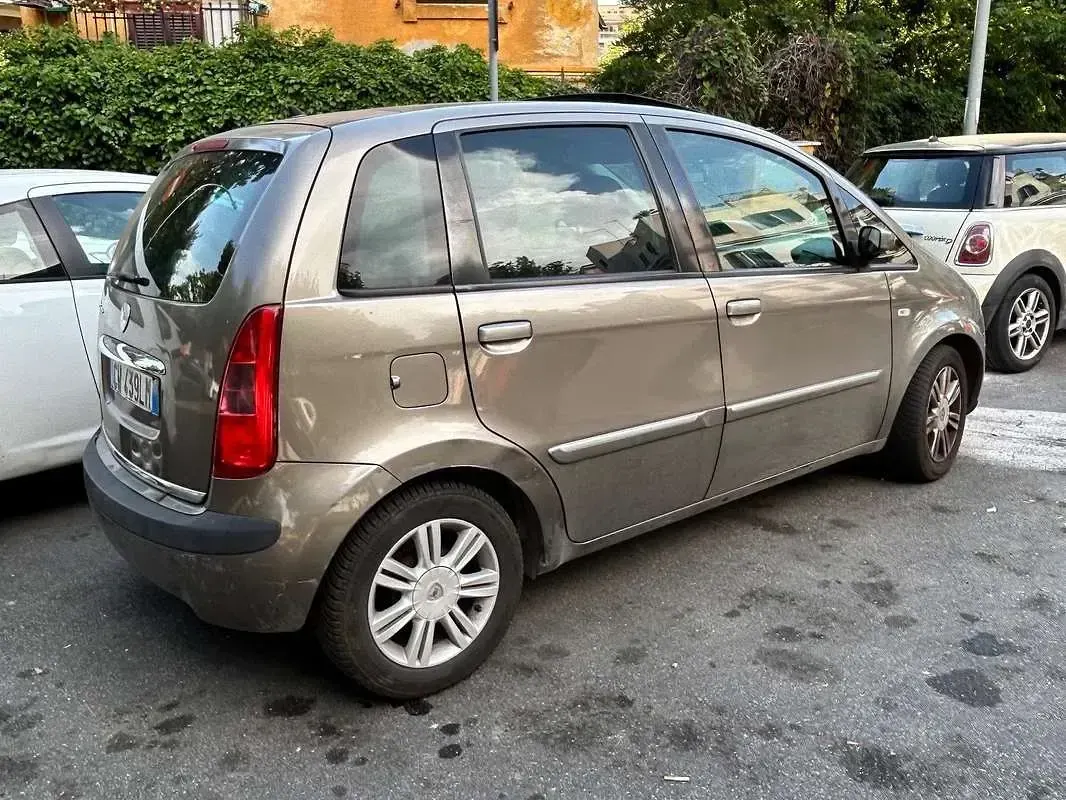 Usata Lancia Musa 95 CV (69 kW) 2005 Bronzo Monovolume