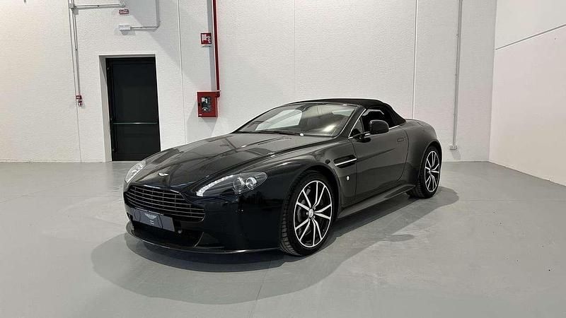 Usata Aston Martin V8 Vantage 436 CV (320 kW) 2015 Onyx black Cabrio