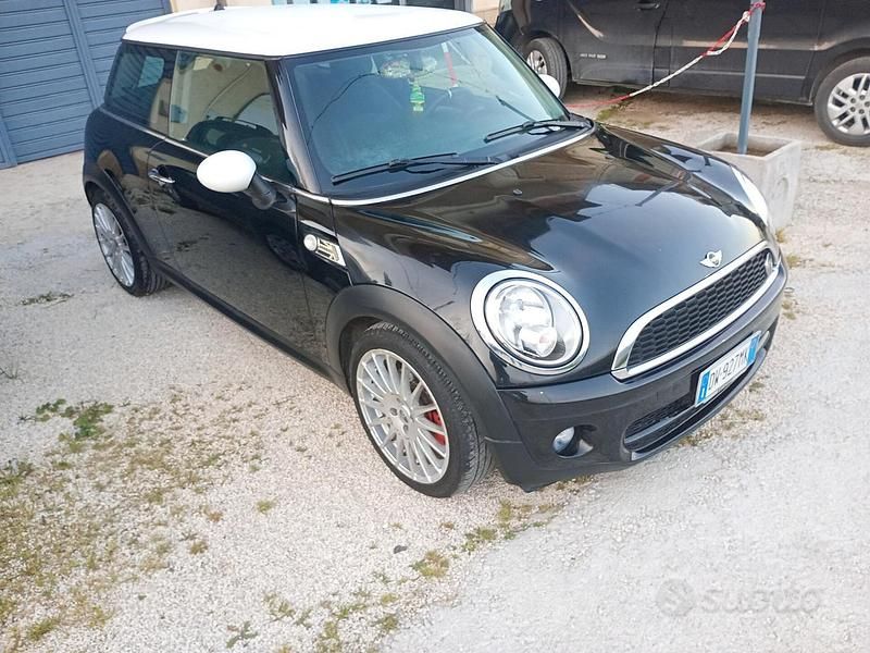 Usata Mini Cooper D Chili 115 CV (84 kW) 2009 Nero Utilitaria