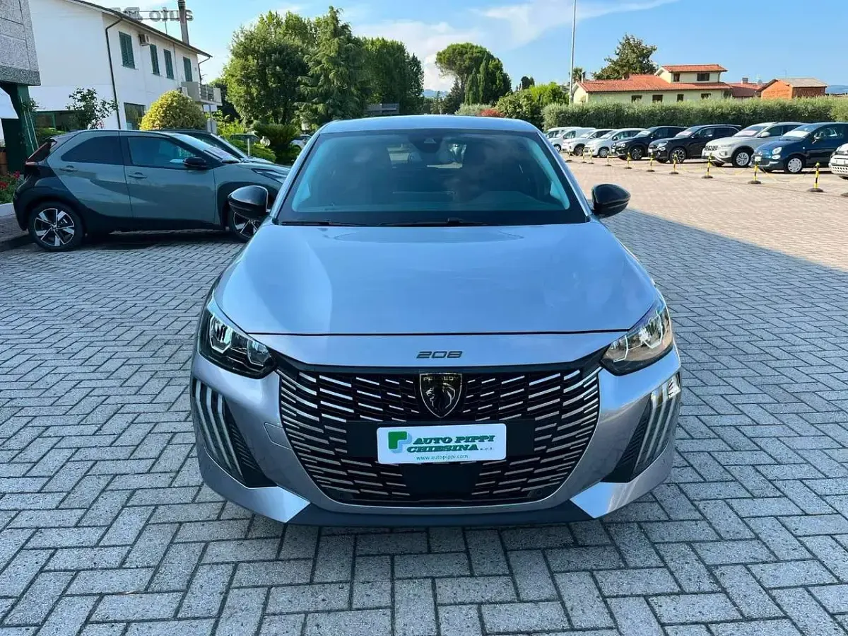 Usata Peugeot 208 Allure 101 CV (74 kW) 2025 Grigio Utilitaria