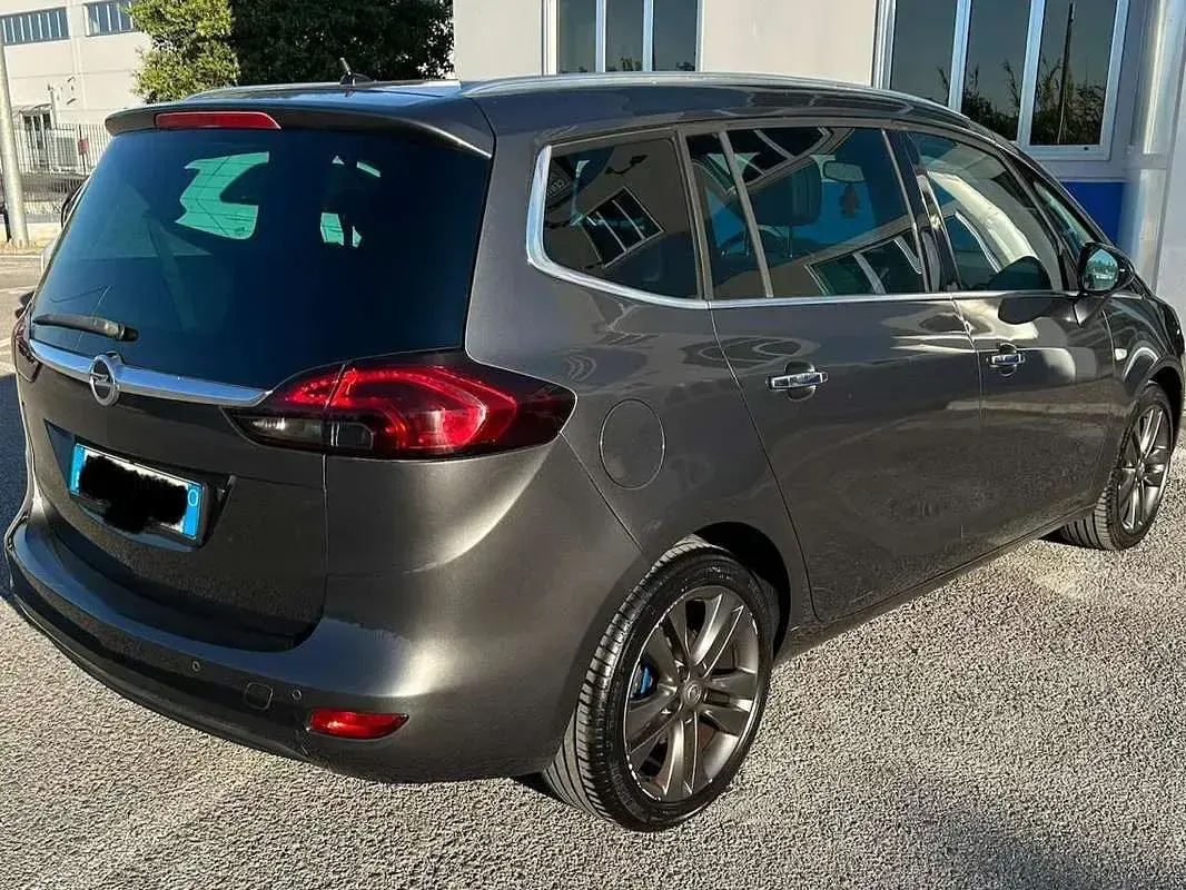Usata Opel Zafira Tourer Cosmo 131 CV (96 kW) 2012 Grigio Monovolume
