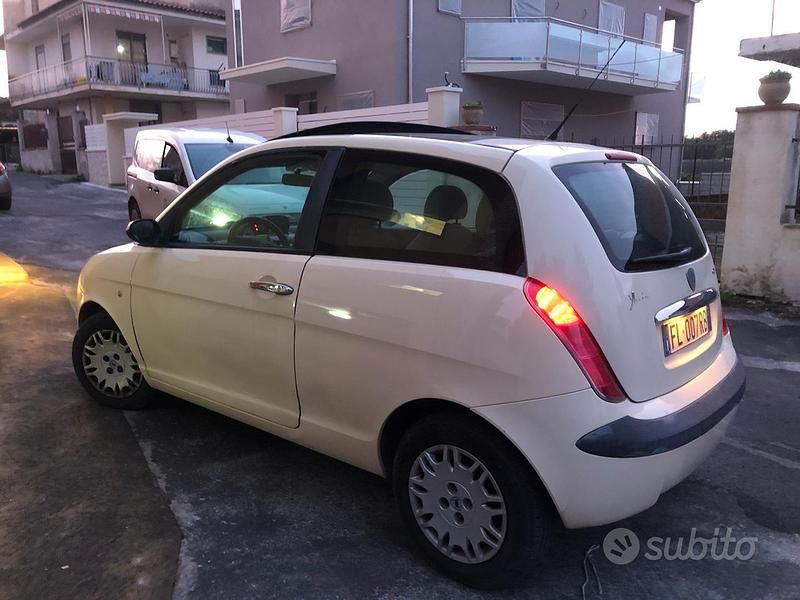 Usata Lancia Ypsilon 70 CV (51 kW) 2004 Utilitaria