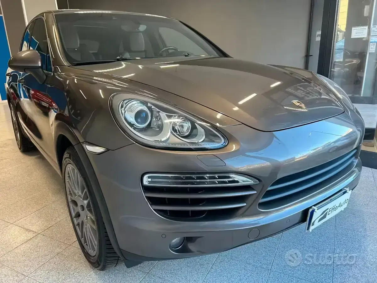 Usata Porsche Cayenne 245 CV (180 kW) 2013 Grigio SUV