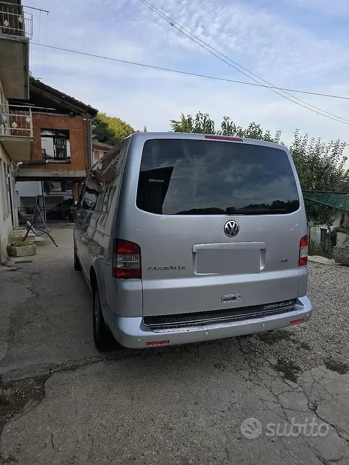 Usata VW Caravelle 131 CV (96 kW) 2007 Grigio Furgone