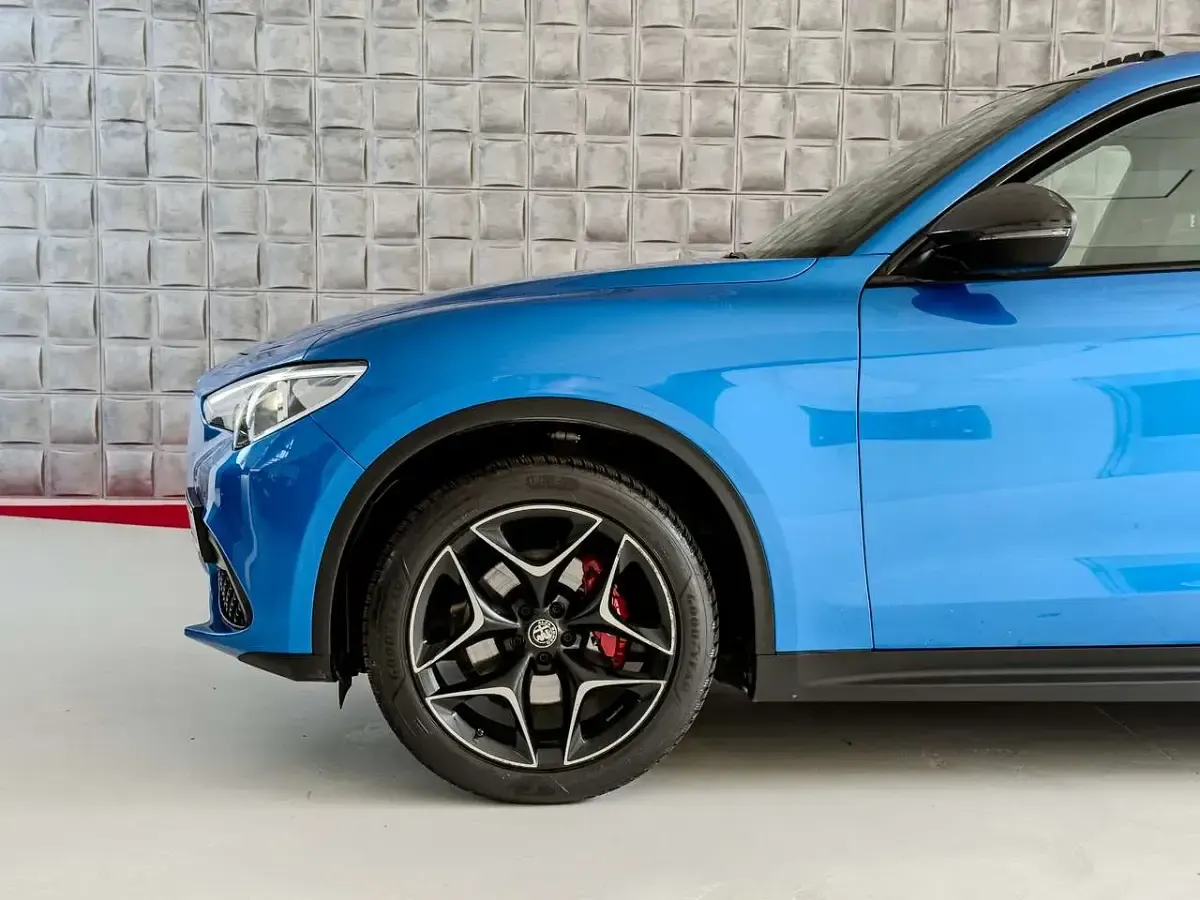 Usata Alfa Romeo Stelvio Ti 209 CV (153 kW) 2020 Blu/azzurro SUV