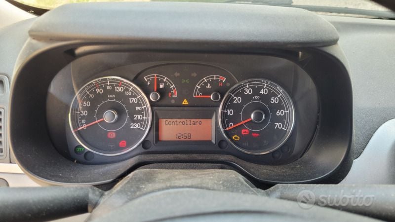 Usata Fiat Punto 75 CV (55 kW) 2012 Grigio Utilitaria