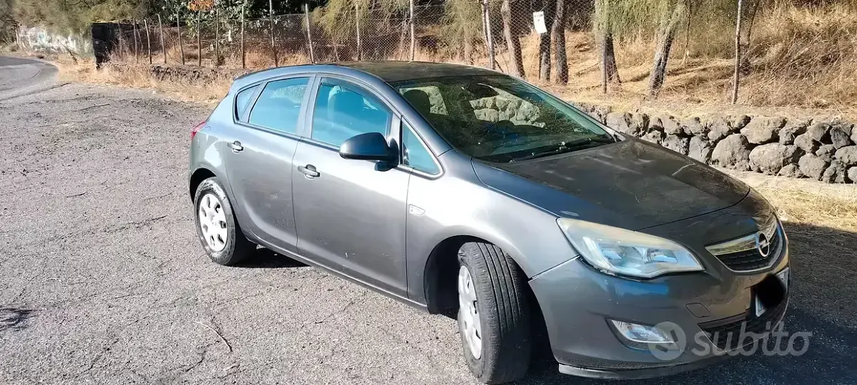 Usata Opel Astra 80 CV (58 kW) 2011 Grigio Utilitaria
