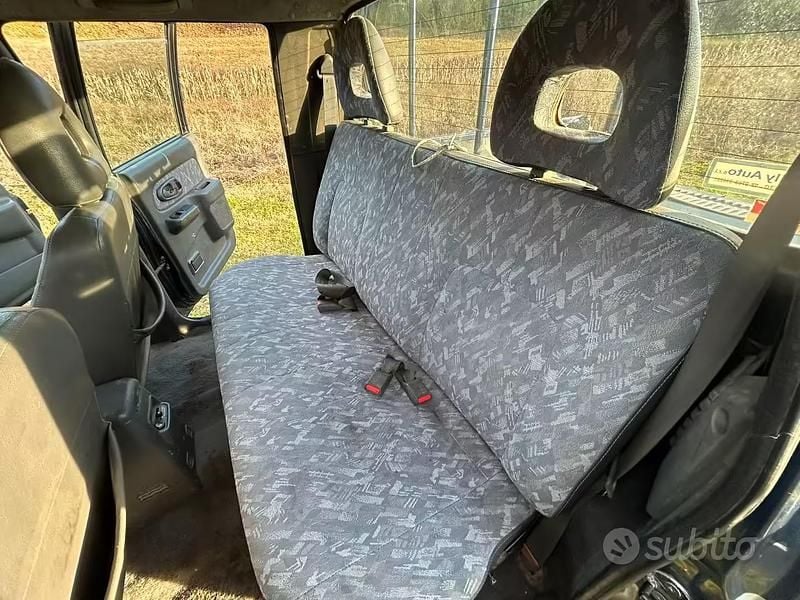 Usata Mitsubishi L200 100 CV (73 kW) 2005 Grigio Pick-up