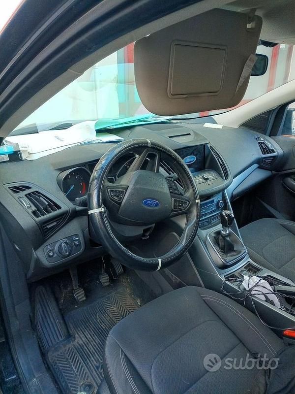 Usata Ford Kuga 120 CV (88 kW) 2019 Nero SUV