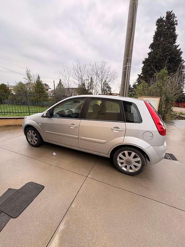 Usata Ford Fiesta 68 CV (50 kW) 2008 Utilitaria