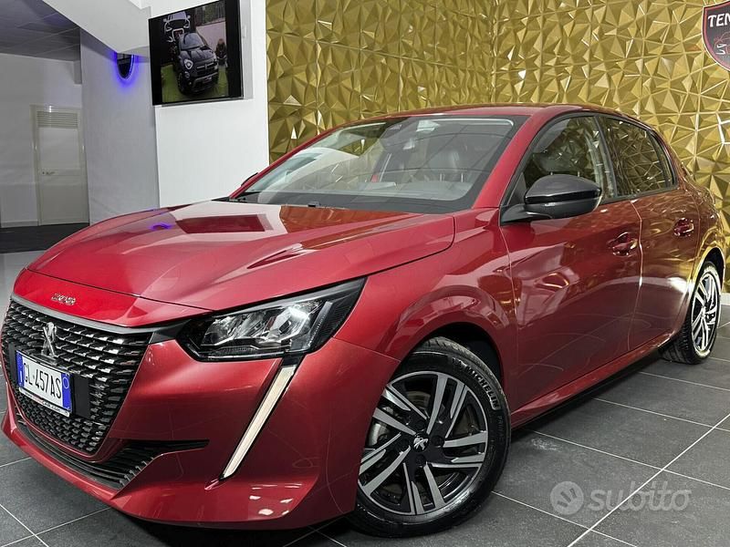 Usata Peugeot 208 Allure 101 CV (74 kW) 2022 Rosso Utilitaria