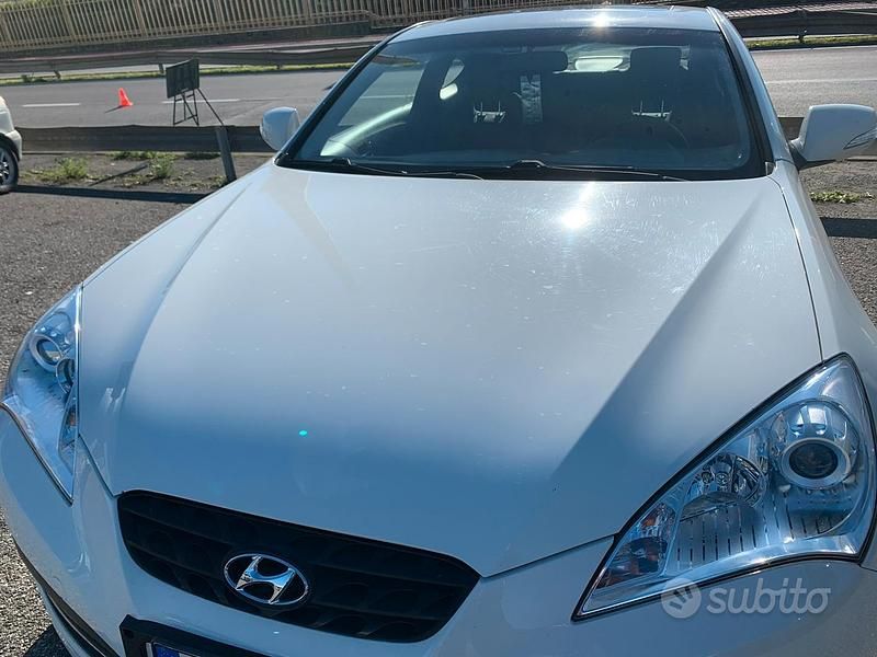 Usata Hyundai Genesis Sport 213 CV (156 kW) 2012 Bianco Coupé