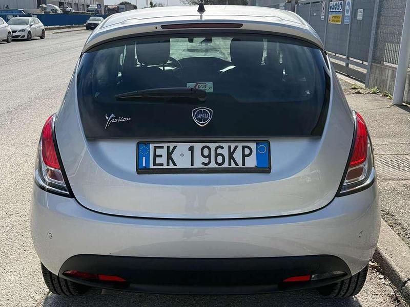 Usata Lancia Ypsilon Silver 95 CV (69 kW) 2012 Argento Utilitaria