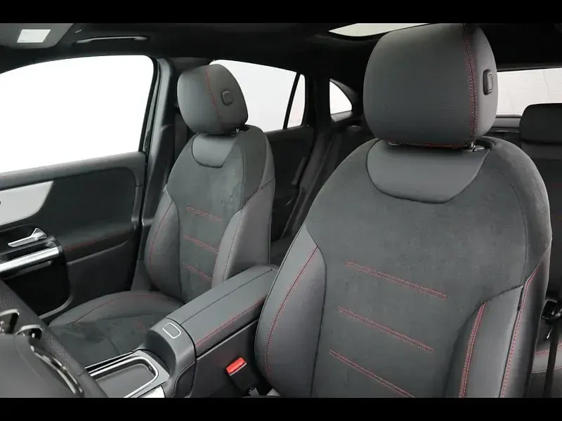 Usata Mercedes GLA200 AMG Line Premium 150 CV (110 kW) 2025 Nero SUV