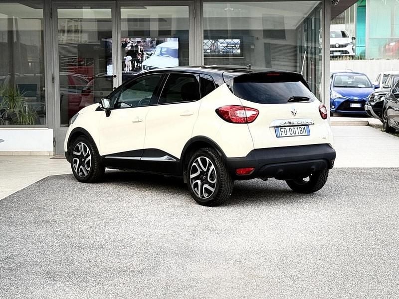 Usata Renault Captur 90 CV (66 kW) 2016 Beige SUV
