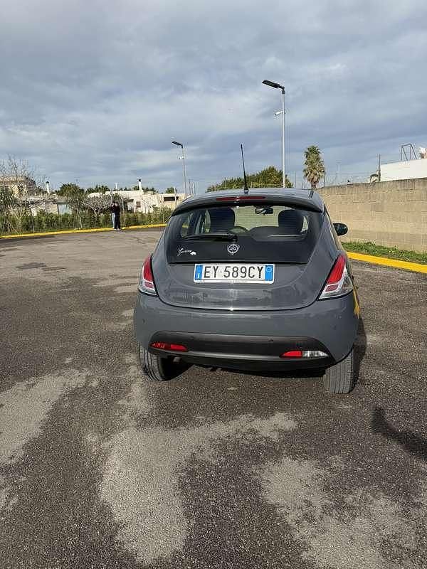 Usata Lancia Ypsilon Silver 86 CV (63 kW) 2015 Utilitaria