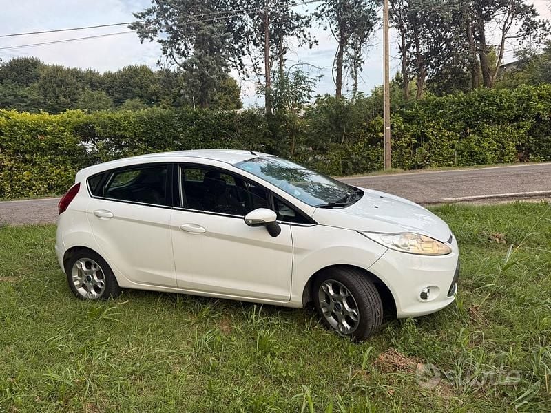 Usata Ford Fiesta 95 CV (69 kW) 2012 Utilitaria