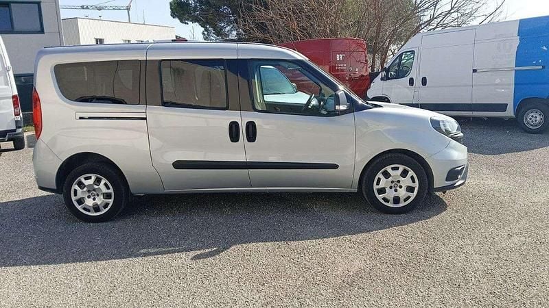 Usata Fiat Doblò Lounge 120 CV (88 kW) 2022 Argento Monovolume