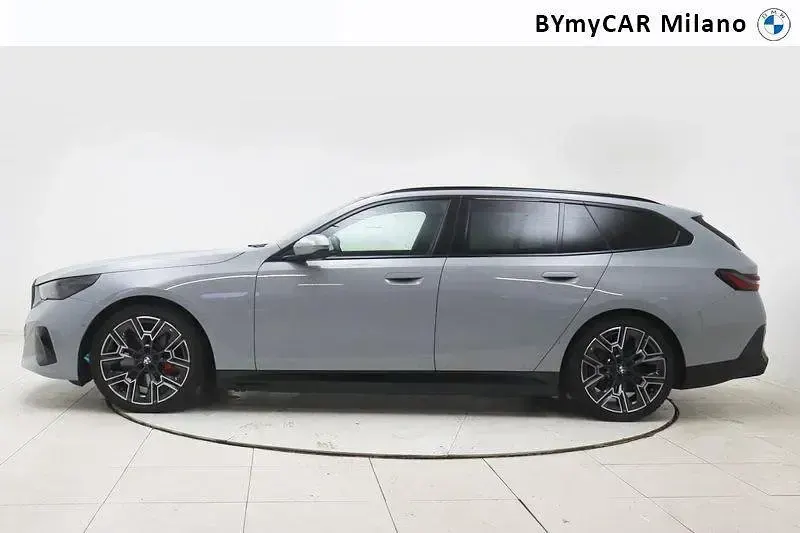 Usata BMW i5 M Sport 289 kW (394 CV) 2025 Grigio Station wagon