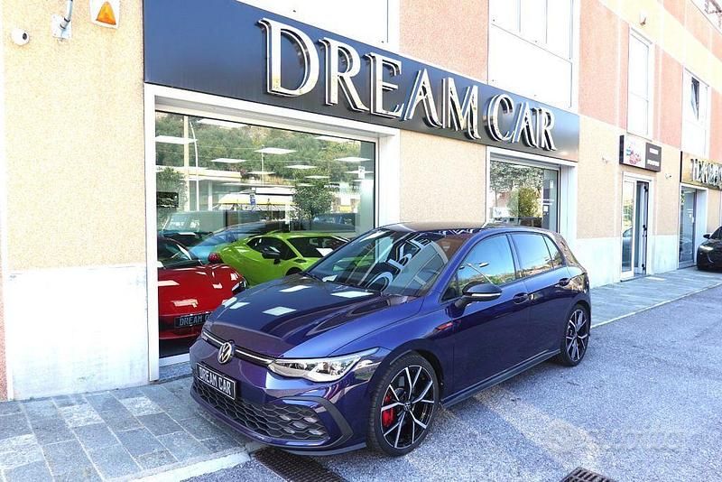 Usata VW Golf VIII GTI 245 CV (180 kW) 2023 Blu metallizzato Berlina