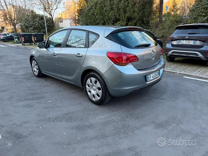 Occasion Opel Astra 95 ch (69 kW) 2010 Gris Berline