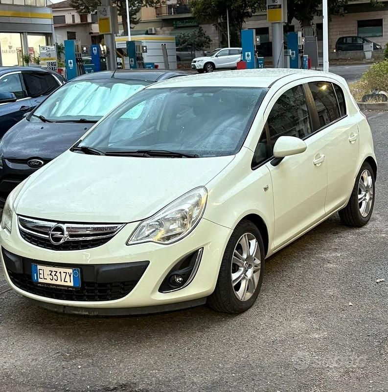 Usata Opel Corsa Cosmo 75 CV (55 kW) 2012 Bianco Berlina