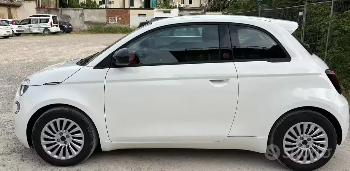 Używany Fiat 500e Red 69 kW (95 KM) 2025 Biały Hatchback