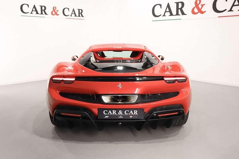 Usata Ferrari 296 829 CV (609 kW) 2024 Rosso Cabrio