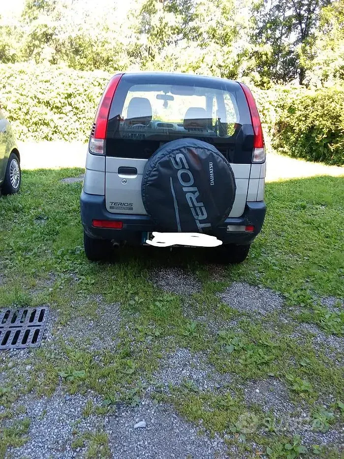 Usata Daihatsu Terios 86 CV (63 kW) 2002 Grigio SUV