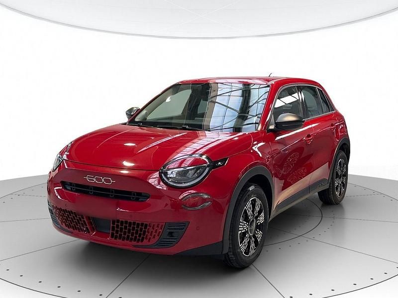 Nuova Fiat 600 136 CV (100 kW) 2025 Rosso pastello SUV